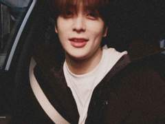 잘생긴 오빠가 오늘 같이 술먹자 했는데 너 때문에 참고 왔어.