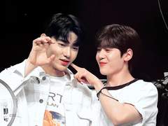 꽃으로도 때리지 마라 -上