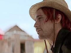 루샹 루피가 샹크스 쫓아다녀서 사람들이 처음엔 말리는데