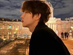 슬픈 표정을 짓고