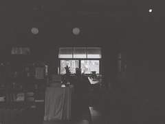 마르지 않은 캔버스 위로