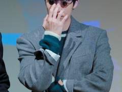 근데 그거 알아? 잘생긴 사람을 보면 기억을 잃는데 .. 어이없지 않아..?