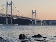 광안 해변의 아침 산책