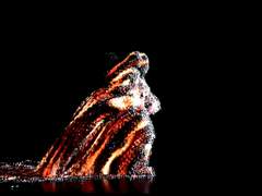 세계를 들썩이게 만드는 이들, 그리고 세상에서 가장 비싼 색