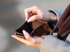 지은아, 혹시 50만원만 빌려줄 수 있어?