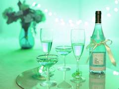 들이켜, 다 들이켜! 아... 너는 말고.