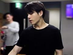 [전정국 빙의글] 키워봤더니 늑대 새끼上