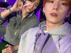 [몬엑 문답] 핸드폰 보여줘봐