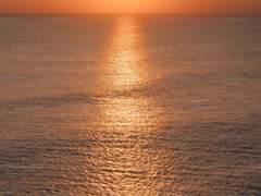 석양은 황혼을 노래한다.