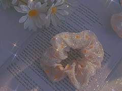 쓰다 지우던 수 많은 말들이 전해지면 좋겠어