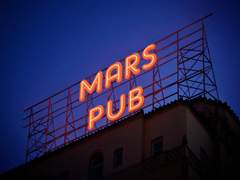 inside the 'MARS PUB' 上