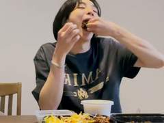 천각형의 도형으로 이루어진 사람-上