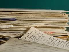 어딘가 휘갈겨쓴 편지.