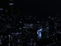 태양과 달이 추락한 밤, 세상은 고요했다.