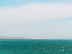 태양 아래 푸른 바다 01