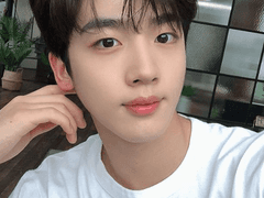 위아이 김요한 사주(유월 정화, 정축일주)