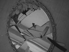 거울이 비추는 것