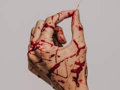 살인하기 좋은 계절이라.