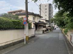 일어나니 배고팠다.