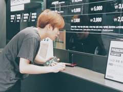 남자 둘이 DVD 방 가면 이상하게 봄?