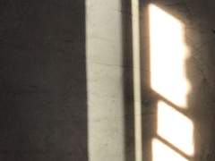 불빛이 새어나올 때면