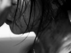 검은 바다 아래로 끝없이 너와 추락을.