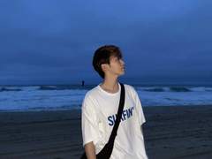 당당하지 못한 여름에 남겨진 잔상들