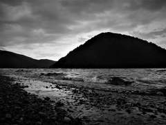 눈을 마주쳐 주었다.