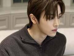 늘 빛났던, 존재하지 않았어야 할.