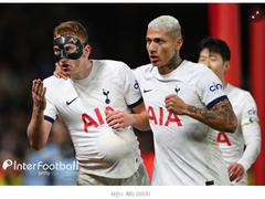 ‘아차’ 히샬리송, 쿨루셉 득점 후 공 하늘로 ‘뻥’…다급하게 ‘수습 완료’