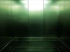 플래그는 엘리베이터를 타고