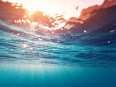 일렁이는 바다 속, 가라 앉은 보석.