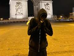 비를 몰고 다니는 아이