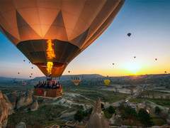 터키 하이킹, 열기구 등의 모험
