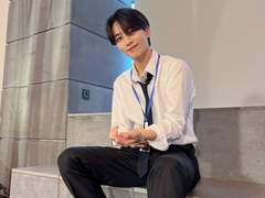 [윤유사] 모기만한 소리로 이사님 방이요? 저 수습기간인데요?