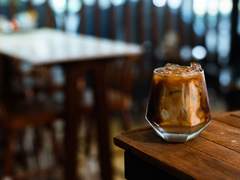 바닐라 크림 콜드브루 라떼 01