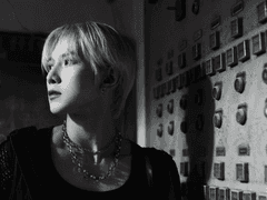 스스로를 의심하지 마십시오. 中