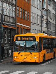 버스 창가 아래에서