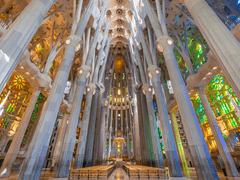 141년째 공사 중인 건물: 아르누보와 미술공예운동, 그리고 가우디