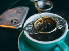 각설탕을 젓는 칠 분