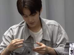 예뻐서 봤어요. 근데 너도 나 봤잖아.