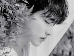 네 번째 손가락 위 타투