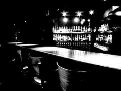 싸구려 진은 쓰디쓰고