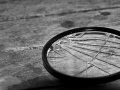 푸른 보석에 금이 가도록.