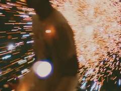 메마른 대지 위 피어난 탄생