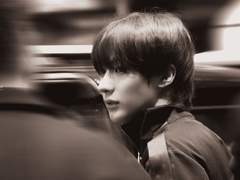 번개처럼 금이 간 너의 얼굴은. -1