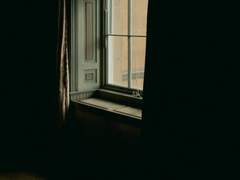 수신인을 잃은 고마움은 속삭임으로 남아