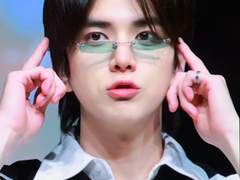 우울해서 빵 먹었어