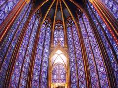 신에게 닿기를! 스테인드글라스와 고딕 건축물의 비밀