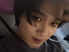 페로몬 샤워 시킨 놈 나와.